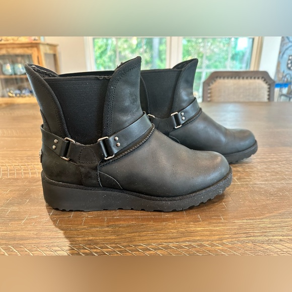 UGG Australia Glen Black Leather Wedge Biker Boots Size 8 - Picture 2 of 7